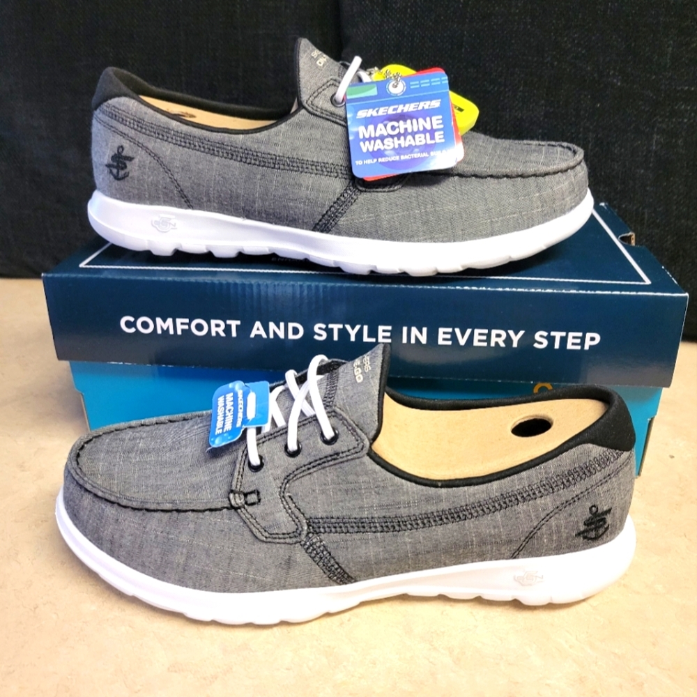 Skechers Womans 9.5 wide feet on the go-Gray/white